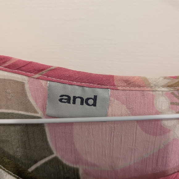 Beautiful short Sleeve blouse From Italy Pink White and Tan Colors - Picture 3 of 6